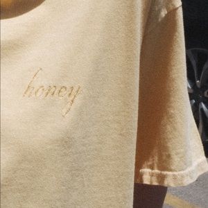 Brandy Melville Honey Top 🍯 (70% off!!)